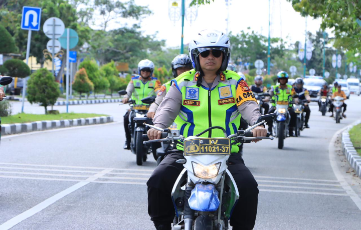 Kapolres Siak AKBP Asep Sujarwadi Pimpin Patroli ke Perumahan Warga Jaga Keamanan Saat Libur Idul Fitri 1445 H