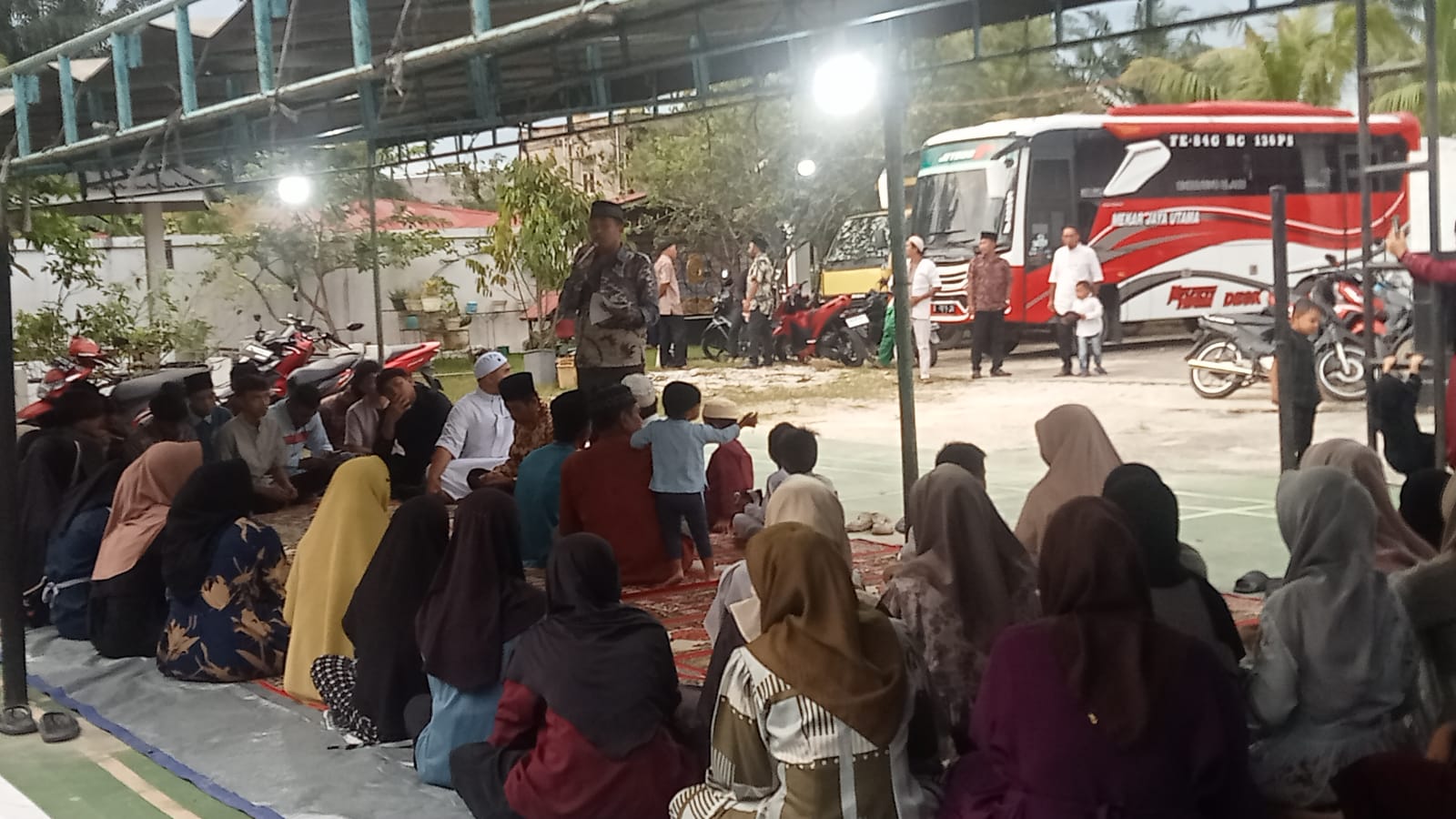 Anggota DPRD Siak Robi Cahyadi SH Salurkan Santunan Kepada Anak Yatim piatu dan sembako