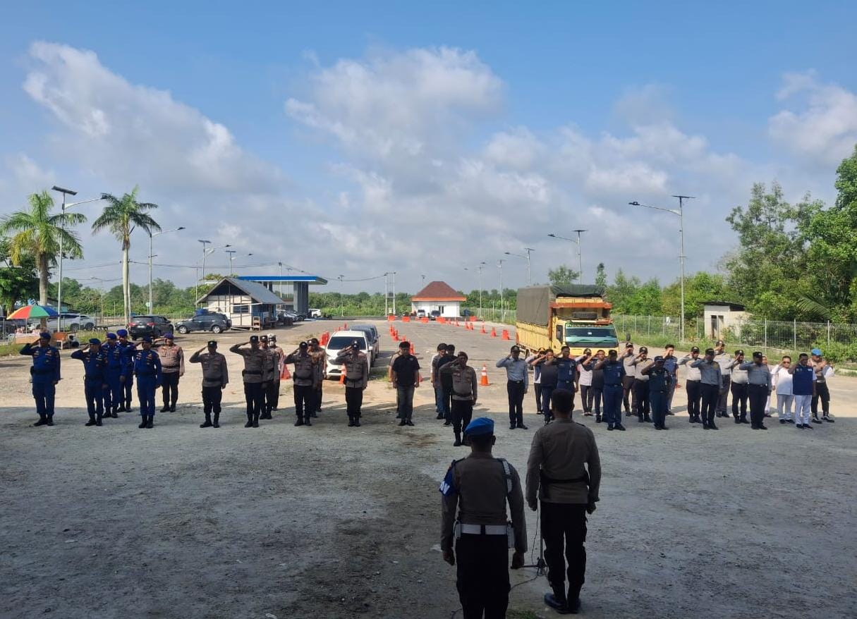Polres Siak Laksanakan Apel di Pos Pelayanan Pelabuhan Buton dalam Rangka Operasi Ketupat Lancang Kuning Tahun 2025