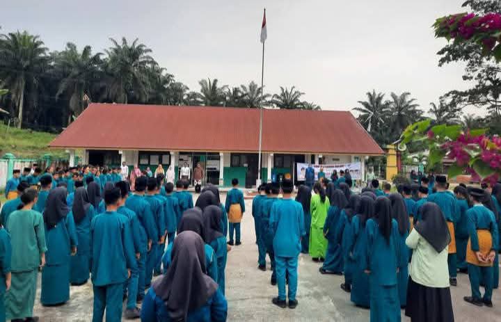 Peringati Hari Pendidikan Nasional (Hardiknas)  Tahun 2025, di SMP Negeri 2 Lubuk Dalam 