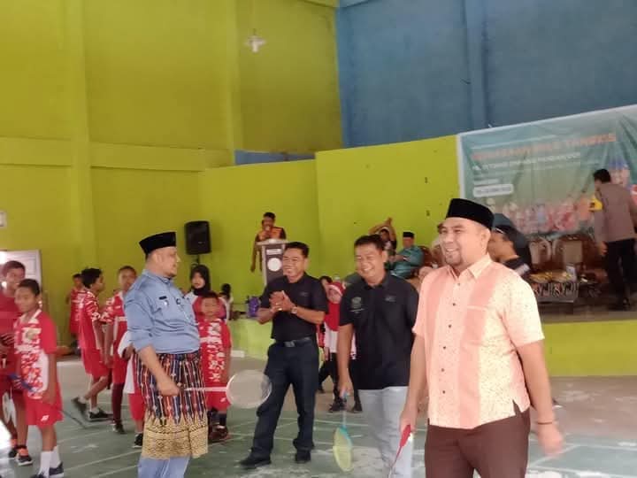Dihadiri Pengurus PBSI Siak Dalam Pembukaan Turnamen PB Ittihad Cup 2025, di Kampung Empang Pandan 