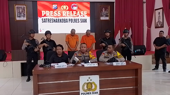 Press Release Polres Siak Ungkap Gudang Ekstasi di Perawang 1.215 Butir Disita