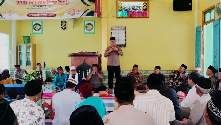 Kapolsek Pulau Burung Hadiri Peringatan Isra Mi’raj Nabi Muhammad SAW di Surau Nurul Hikmah