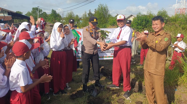 Dukung Polri Presisi, Polsek Pulau Burung Laksanakan Green Policing di Sekolah