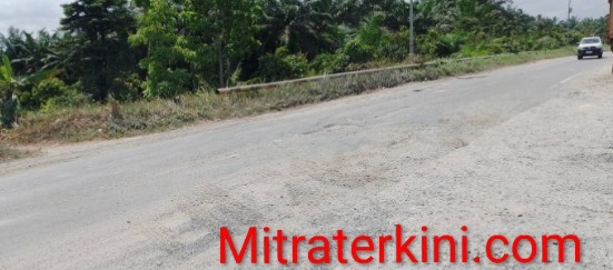 Warga Keluhkan Jalan Rusak Perawang–Buton, Ingatkan Ada Sanksi Hukum bagi Penyelenggara