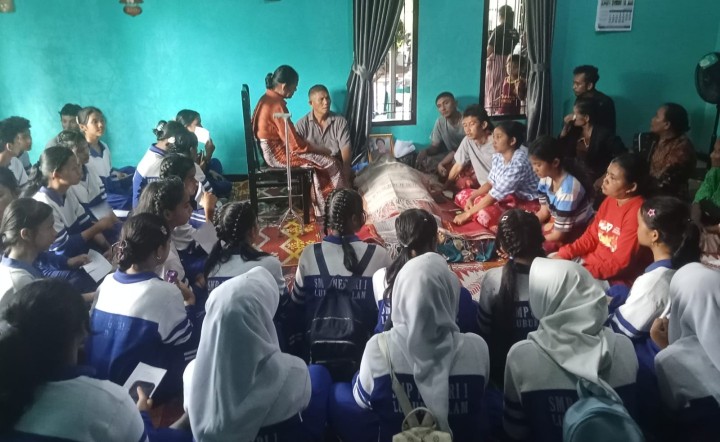 SMPN 1 Lubuk Dalam Sampaikan Duka, Wakili Kunjungan ke Rumah Duka