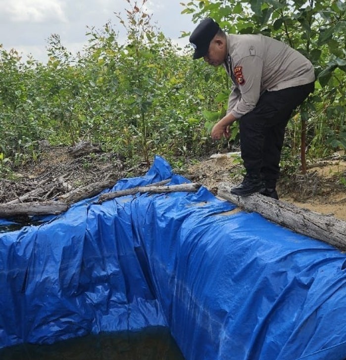 Dukung Ketahanan Pangan, Kanit Binmas Polsek Sungai Mandau Cek Embung Air di Lahan PT RAPP Estate Mandau