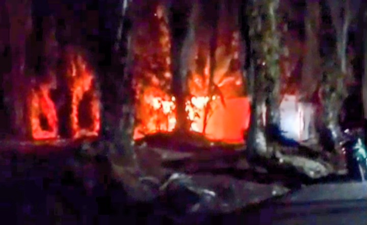 Kebakaran Rumah di Keranji Guguh, Damkar Koto Gasib Bergerak Cepat