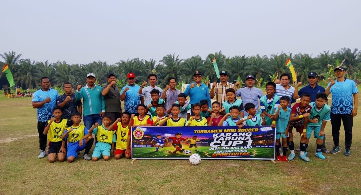 Turnamen Mini Soccer Karang Taruna Cup 2026 Resmi Dibuka di Kampung Sialang Baru